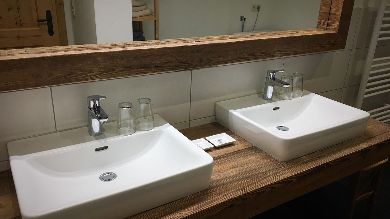 im Badezimmer im Badezimmer